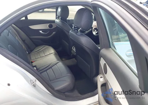 2019 Mercedes-Benz C 300 z USA, uszkodzony, nr VIN 55SWF8DB8KU294060